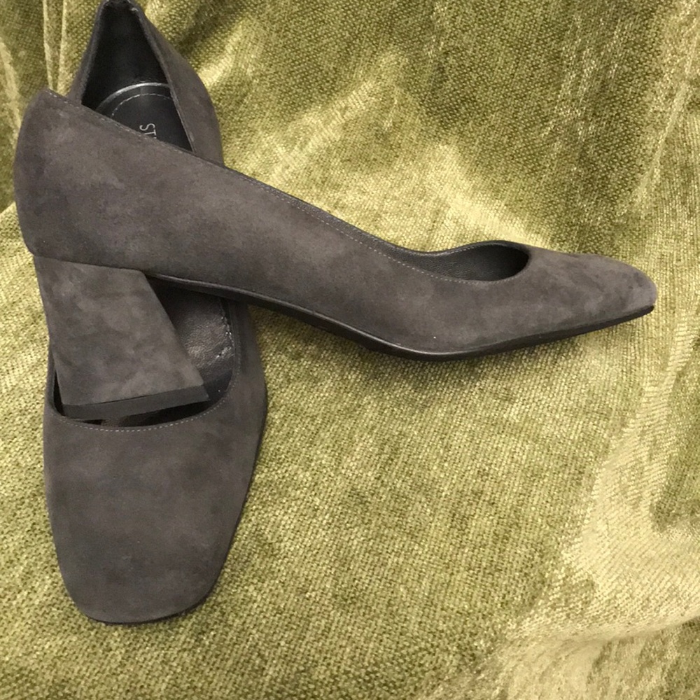 Authentic Stuart Weitzman Gray Suede Maymid Pump - image 5